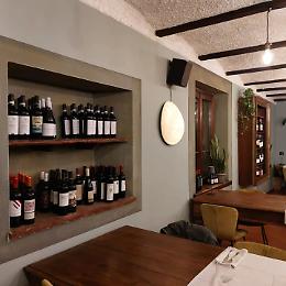 Ladri esperti di vini: trafugate centinaia di bottiglie 