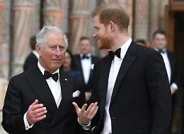 Re Carlo III, Harry torna a Londra per suo padre