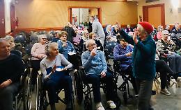 La Zucchi Falcina come l'Ariston, ma a cantare sono i nonni 