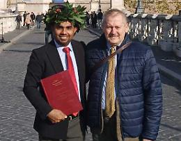 La gioia di Tareq: «Da lavapiatti a dottore»

