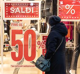 Il caldo ‘scioglie’ i saldi