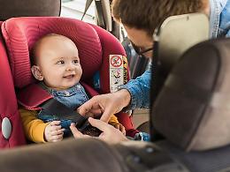 Bambini in auto: "Se lo allacci lo salvi"