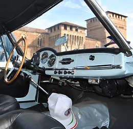 Raduno per auto storiche al Castello