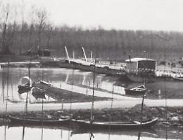 Ponte di barche, da cento anni sul fiume