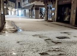 Grandinata fuori stagione e traffico ferroviario in tilt