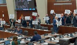 Disabili, proteste in aula degli esponenti dem per i tagli 