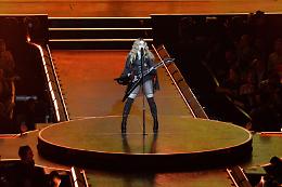 Gaffe di Madonna, rimprovera fan seduto ma era sulla sedia a rotelle 