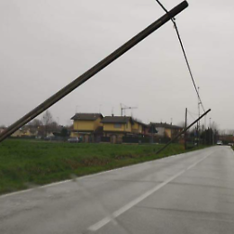 Vento forte e danni in paese