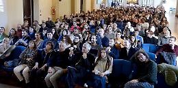 Dal vescovo 300 coppie: brilla la gioia dei futuri sposi