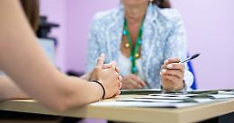 Assistenti sociali stressati, super consulente in campo