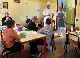 Bimbi e genitori promuovono il pranzo a scuola