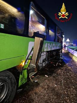  Pullman coinvolto in un incidente sulla A1, morto passeggero 19enne