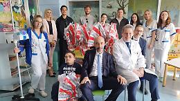 Uova di Pasqua e tanta allegria con tre big della Cremo in Pediatria