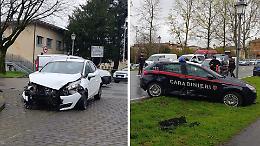 Scontro tra un'auto dei carabinieri e una Fiesta