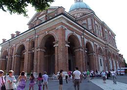 Logistica davanti al Santuario, tre diocesi si oppongono