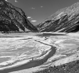 Mostra fotografica “Acqua più preziosa del diamante”