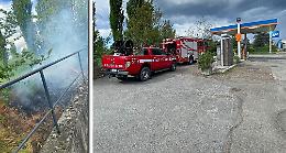 Incendio nel canale di scolo a fianco dell'Ip, rapido intervento dei vigili del fuoco