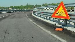 Tangenziale, dopo il ponte nuovo fronte: asfalto a pezzi