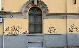Stazione 'ferita' da un altro raid vandalico
