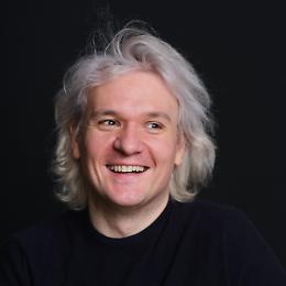 Monologo: Perché meravigliarci? Con Adrian Fartade