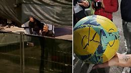 Clooney festeggia con i fans e Sandler firma palloni e cappellini