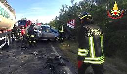 Violento frontale tra auto e camion, muore una 55enne di Verolanuova