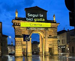 Le misteriose scritte gialle anche in città