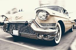 Raduno di auto e moto d'epoca americane