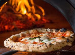 Nasce la pizza gourmet 'Made in Vescovato' con granella di torrone e miele