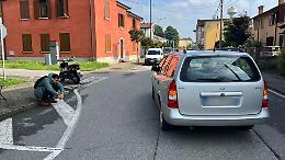 Tamponamento tra auto e scooter in centro paese