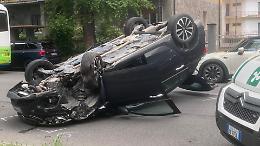 Ribaltamento in via Giuseppina, un ferito