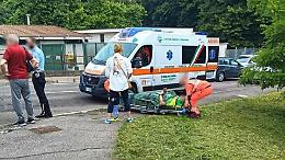Incidente al semaforo di via Sesto, ferito 19enne in monopattino 