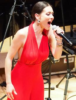 Pop: Simona Molinari, voce ed eleganza