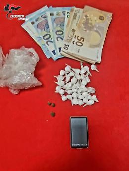 Un arresto per droga: 27enne trovato in possesso di cocaina e hashish