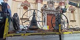 Chiesa della Santissima Trinità, giù cinque campane per restauro
