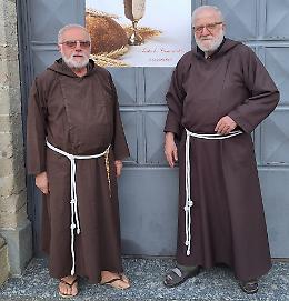 I frati Innocenzo e Tommaso con il saio da mezzo secolo