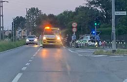 Auto sfonda la transenna al Maristella