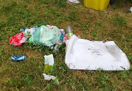 Parco Serio: dopo la festa ‘tappeto’ d’immondizia