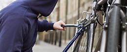Il sindaco: «Troppi furti di biciclette»