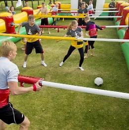 Notte Bianca con Calcio Balilla Umano