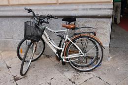Biciclette, furti al cimitero: «Più controlli»