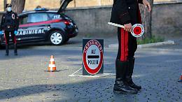 Auto fermata dai Cc, il conducente butta dal finestrino la cocaina