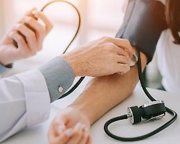 Medico del lavoro accusato di violenza sessuale: «Non palpeggio, visito»