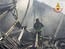 La Joy service distrutta da un incendio