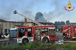 Incendio devastante alla Joy service