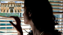 Papà stalker, 83enne condannato a un anno: nel mirino la figlia