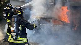 Auto in fiamme in via Aquileia, rogo domato dai vigili del fuoco