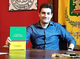 Il primo libro del sindaco saggista