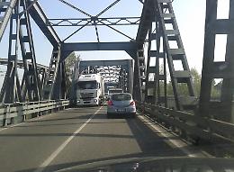 Ponte in ferro: il cantiere si prende le ferie