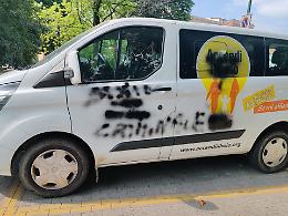 Vandalizzato il pulmino di 'Accendi il Buio'